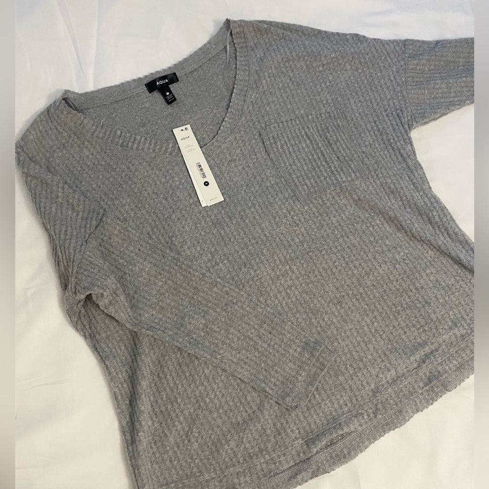 Aqua grey top, quarter sleeved.